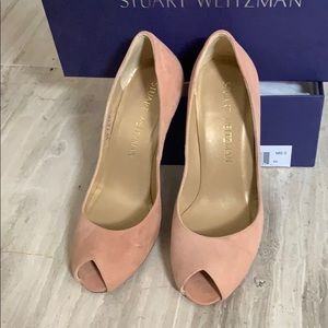 Stuart Weitzman peep-toe Catchet Nude suede pumps